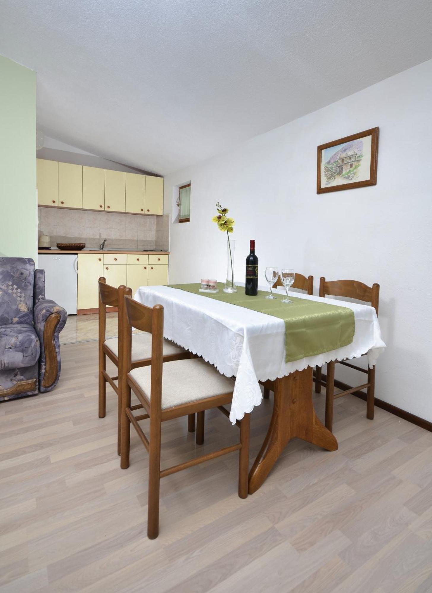 Family Friendly Apartments With A Swimming Pool Baska Voda, Makarska - 12442 客房 照片