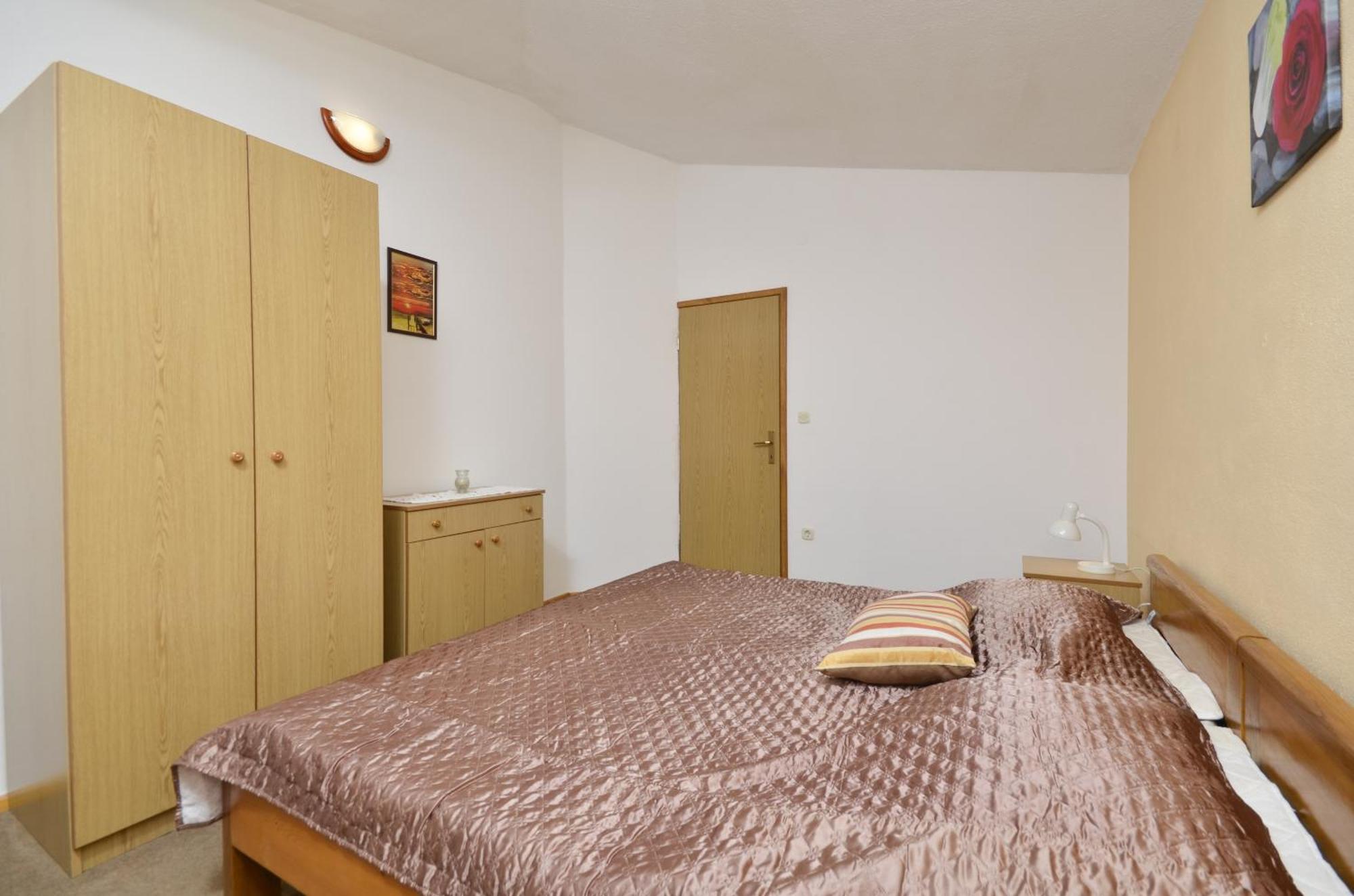 Family Friendly Apartments With A Swimming Pool Baska Voda, Makarska - 12442 客房 照片